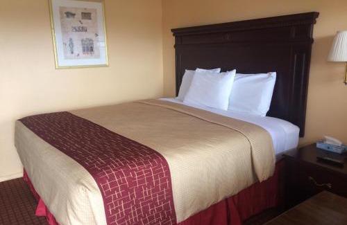 De Queen Hotel | DeQueen Courtyard Inn