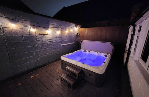 Derby Apartment | Derby City Centre Apartment with Roof Top Hot Tub