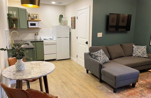 Buechel House | Derby City Hideaway