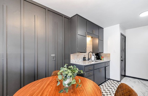 Derby Apartment | Derby Den- K-Close to Park!