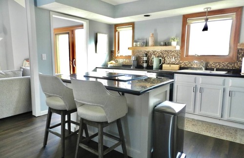 Sellersburg House | Derby House & Indoor Pickleball