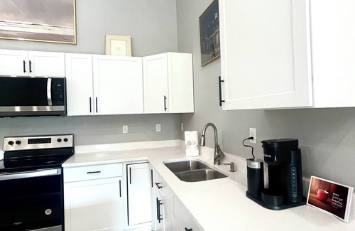 Shelby Park House | Derby Oasis- Home Away From Home