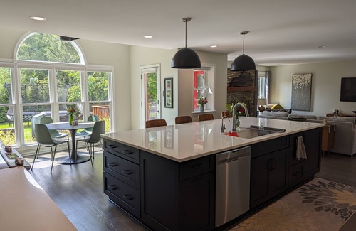 Buechel House | Derby/PGA Ready Retreat with Curated Bourbon Bar - 5 BR 3.5 Bath - Sleeps12!