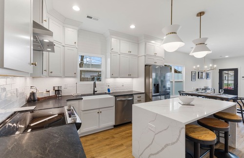 Jeffersonville House | DerbyDeluxe: Sunny & Modern, Near Derby