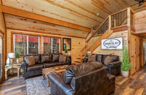 Afton Cabin | Derbyshire Cabin (Boat Slip Included)