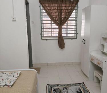 Kampung Chempedak House | DerCha Homestay near Tampin, FREE WIFI