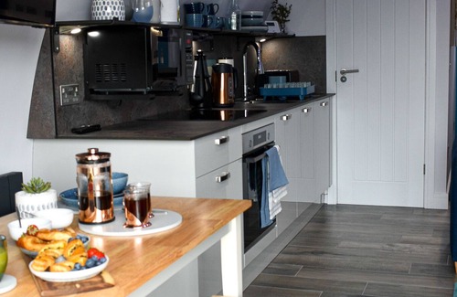 Consett Cottage | Derecroft Glamping Luxury Lodgepods with Jacuzzi Hot Tub