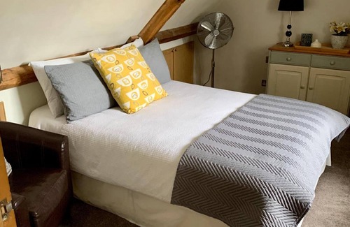 Llantilio Pertholey House | Deri-Down Guest House