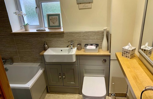 Llantilio Pertholey House | Deri-Down Guest House