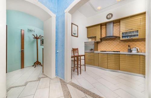 Odessa City Center Apartment | Deribasivska Vip 4-room Apartment