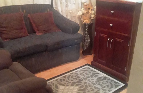 Piarco Bed & Breakfast | Derick's Inn