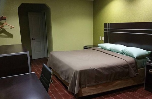 Big Lake Hotel | Derrick Inn