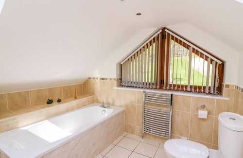 Llanafan House | DERWEN HAIDD, pet friendly, country holiday cottage in Llanafan