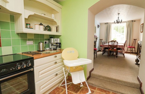 Mydroilin Cottage | DERWEN VILLA, pet friendly, character holiday cottage in New Quay