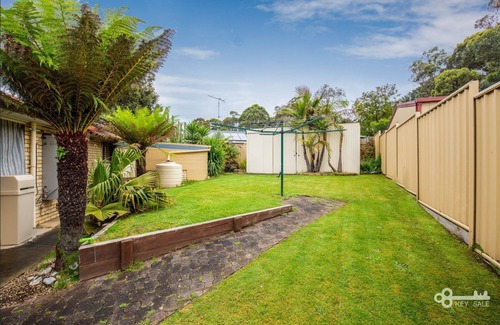 Mount Gambier House | Derwent Delight: Cozy home in a quiet neighborhood