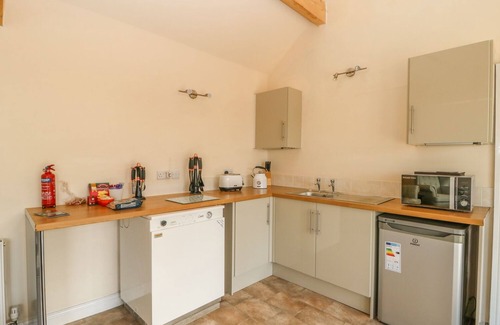 West Heslerton Cottage | DERWENT HOUSE FARM, pet friendly, character holiday cottage in Malton