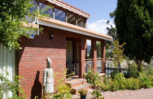 Austins Ferry House | Derwent Retreat