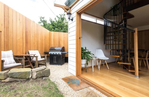 Lindisfarne Apartment | Derwent River Apartment - Near the Waterfront!