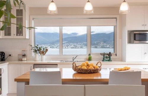 Otago House | Derwent River Cottage - Tranquil Waterfront Living