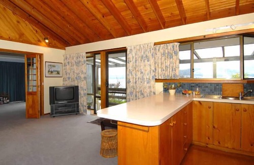 Austins Ferry House | Derwent Vista (10 Harbinger Lane)