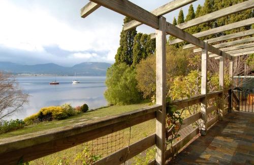 Austins Ferry House | Derwent Vista