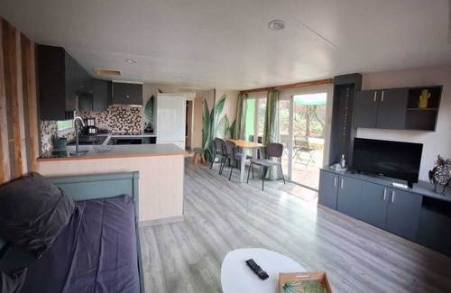 Chateauneuf-sur-Isere House | Des Branches & Vous