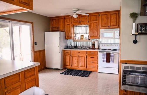 Keosauqua Cabin | Des Moines River Front Cabin- Fishing/Hunting/Kayaking