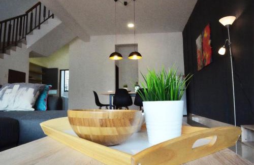 Desaru House | Desaru Cosy Homestay - near WaterPark, Beach, Rapid -Wifi, TVbox, Steamboat, BBQ Available