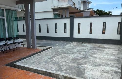Kota Tinggi Villa | Desaru Spacious 6 Rooms Bungalow 22paxes KTV-Billard-BBQ-Netflix