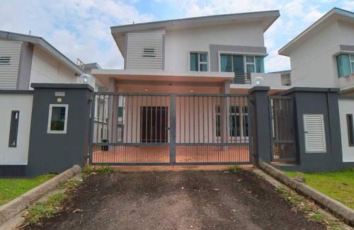 Kota Tinggi Villa | Desaru Spacious 6 Rooms Bungalow 22paxes KTV-Billard-BBQ-Netflix