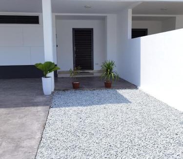 Desaru House | Desaru Waterpark/Desaru Beach/Desaru Coast/Desaru Fruit Farm