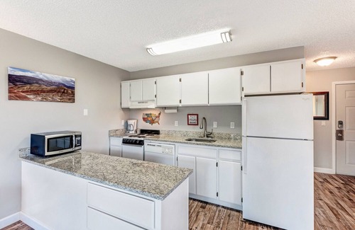 Orchard District Condo | "Deschutes and Scores" Riverfront Condo w/Amazing View - Downtown Bend