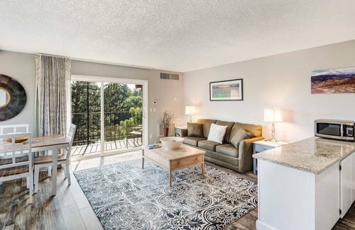 Orchard District Condo | "Deschutes and Scores" Riverfront Condo w/Amazing View - Downtown Bend