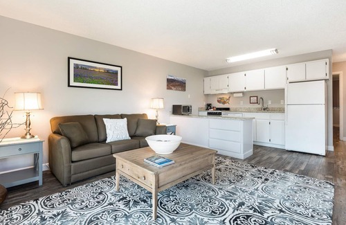 Orchard District Condo | "Deschutes and Scores" Riverfront Condo w/Amazing View - Downtown Bend