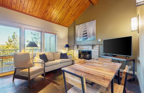 Bend Apartment | Deschutes Place Revel