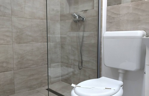 Pitesti Apartment | Descoperă confortul unei camere complet dotată.nIdeal pentru pt calatorii