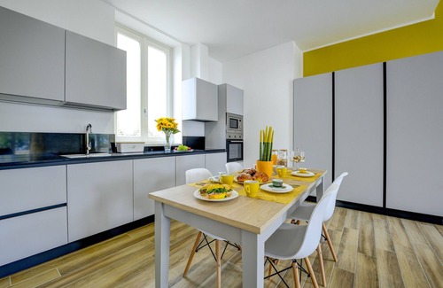 Desenzano del Garda City Centre Apartment | Desenzanoloft Palazzo Visconti-Collo Lungo Giallo