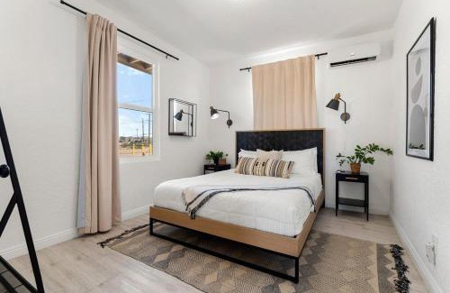 Yucca Valley House | Desert Artist Oasis- Firepit - Spa - 5 min to Joshua Tree