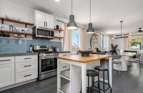 Yucca Valley House | Desert Artist Oasis- Firepit - Spa - 5 min to Joshua Tree
