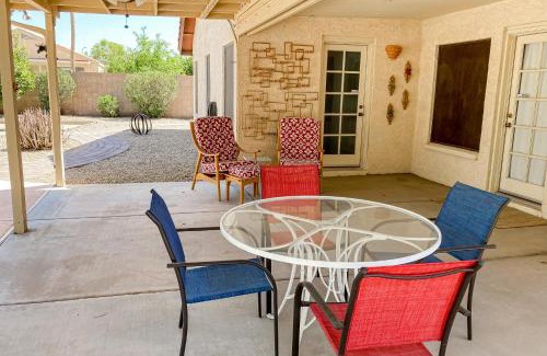 Garden Lakes House | Desert Blooms