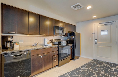 Las Vegas Strip Condo | Desert Blue 2 bedroom 2 bath condo - near strip