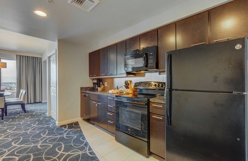 Las Vegas Condo | Desert Blue 2 bedroom 2 bath condo - near strip