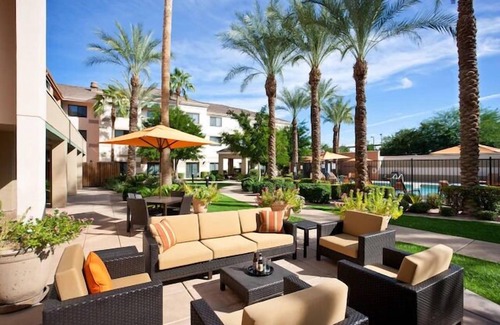 Chandler Apartment | Desert Botanical Garden Tour! Pool, Jacuzzi, Sun Terrace! Pets are Welcome too