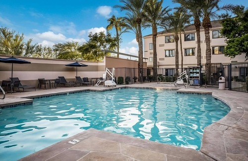 Chandler Apartment | Desert Botanical Garden Tour! Pool, Jacuzzi, Sun Terrace! Pets are Welcome too