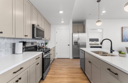 Green Springs Condo | Desert Breeze Retreat l Cozy Escape for Families