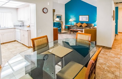 Palm Desert Apartment | Desert Breezes Resort
