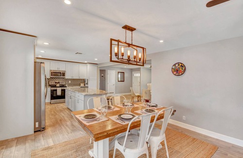 Tempe House | Desert-Chic Arizona home with pool, near ASU.