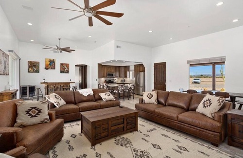 Wittmann House | DESERT COMFORT!