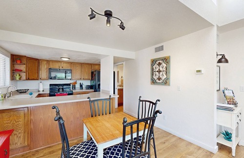 Tucson Condo | Desert Days, Starry Nights—Your Perfect Tucson Stay with Mountain Views.