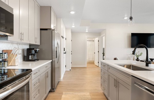 St. George Condo | Desert Daze Hideaway: Desert Color Lagoon + Beaches